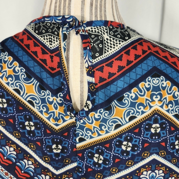 Sami & Jo Multi Pleated Front Neckline Keyhole Back Sleeveless Top Size Medium - Picture 5 of 8